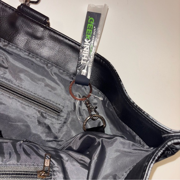 Think Geek D20 Origami Handbag of Holding Origami Bag - Picture 13 of 15